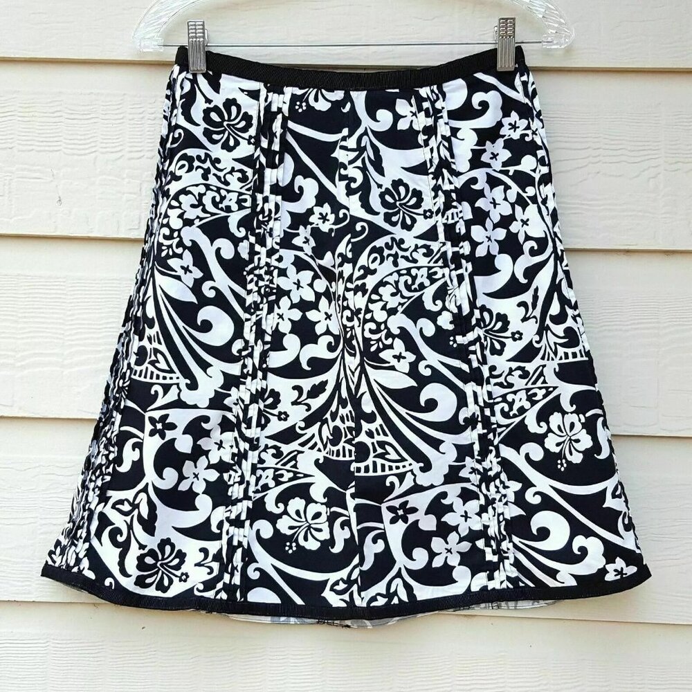 Old Navy Women's A-Line Knee Length Skirt Black White Floral Size 1